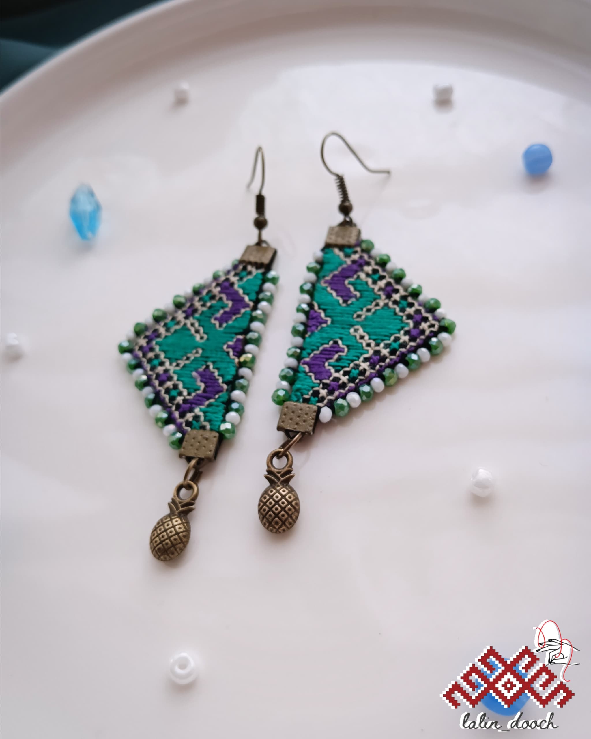 گوشواره سوزن دوزی بلوچی زمرد, ما گالری گوشواره سوزن دوزی بلوچی زمرد