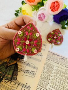 گوشواره گلدوزی شده