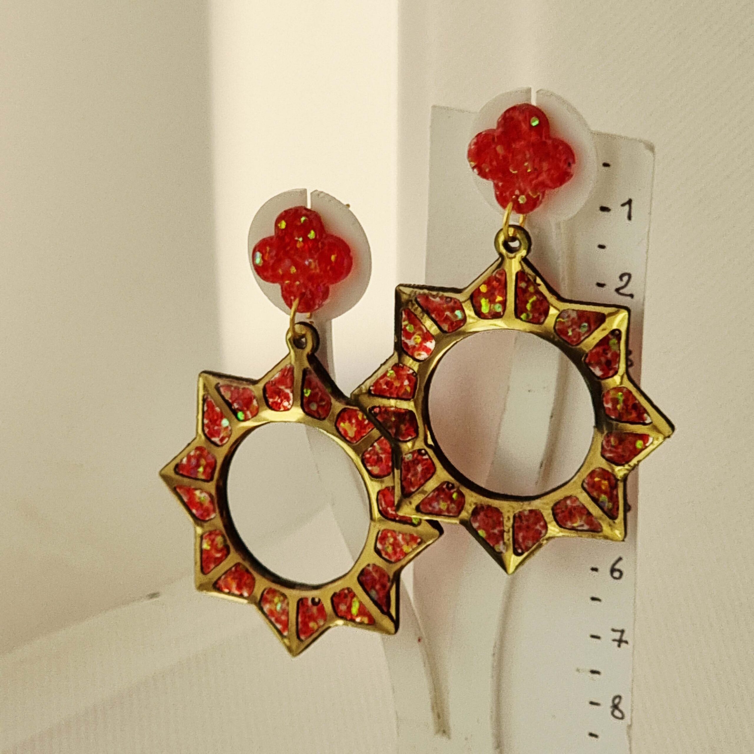 گوشواره رزینی آفتاب سرخ, ما گالری گوشواره رزین