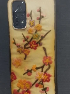 قاب گلدوزی شده موبایل
