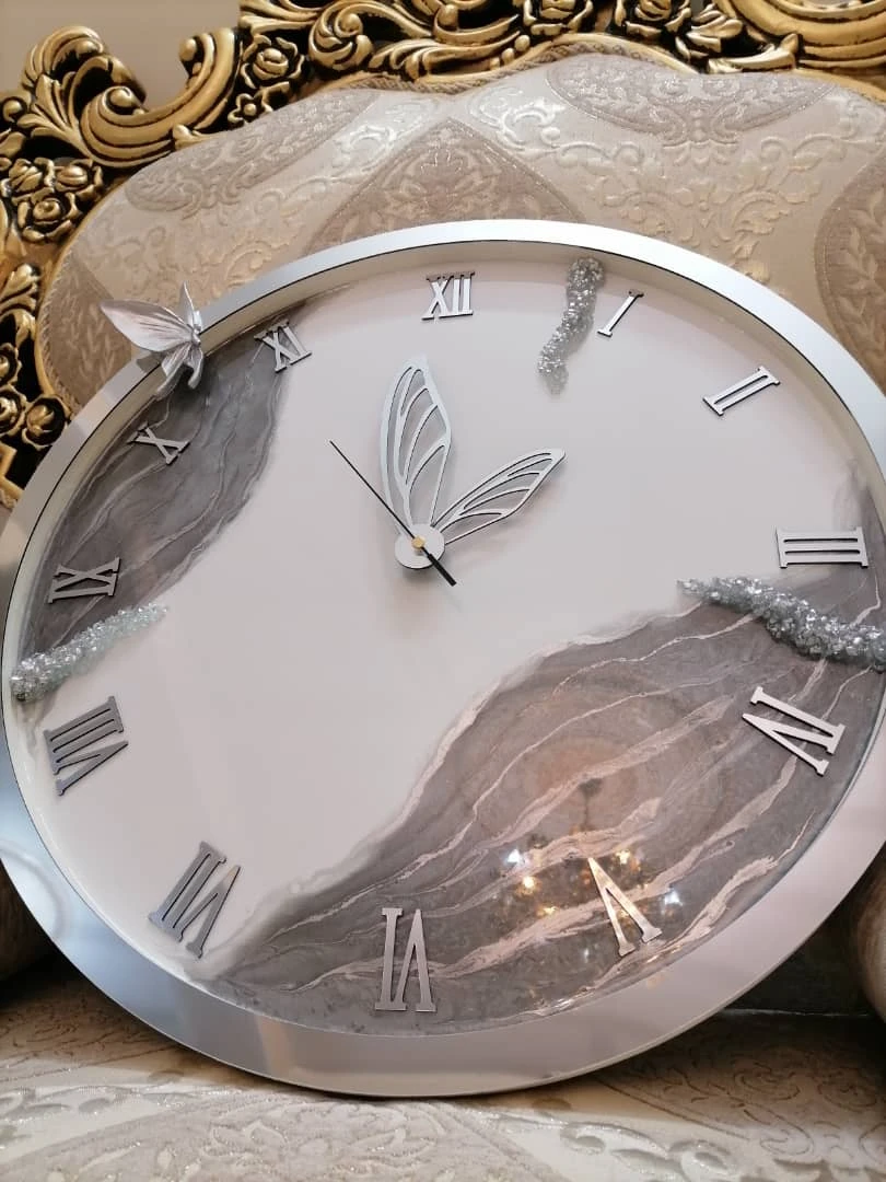 ساعت طرح پروانه, ما گالری ساعت طرح پروانه