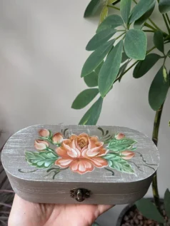 جعبه عینک نقاشی شده