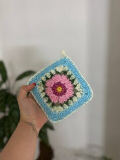 اسکاج بافتنی با طرح گل (گره )🧶🌸