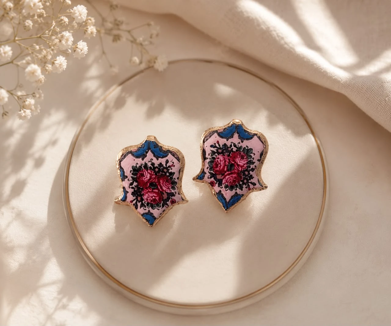 گوشواره رُز, ما گالری گوشواره رُز