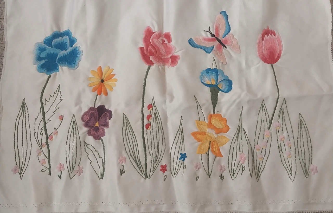 گلدوزی روی ساتن, ما گالری گلدوزی روی ساتن