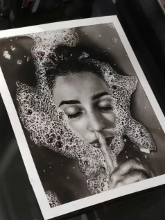 نقاشی چهره سیاه قلم هایپررئالیسم