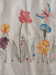 گلدوزی روی ساتن