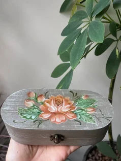 جعبه عینک نقاشی شده