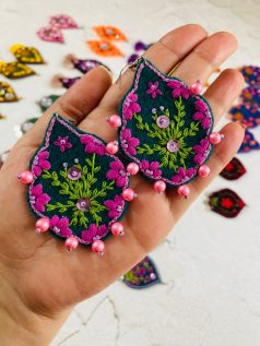 گوشواره گلدوزی شده