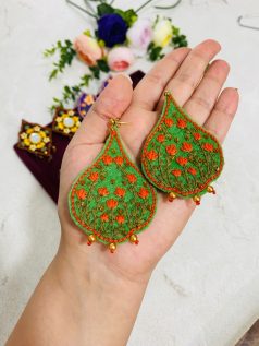 گوشواره گلدوزی شده