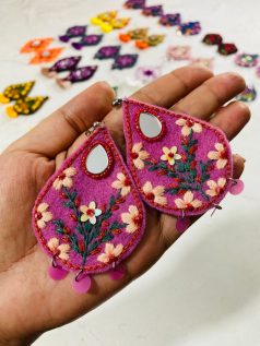 گوشواره گلدوزی شده