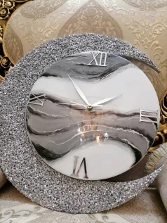 ساعت طرح ماه