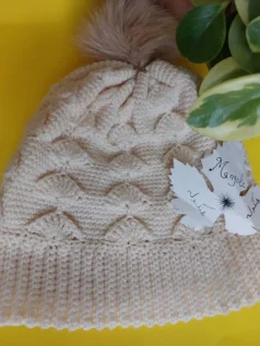 کلاه دستبافت منگوله ای